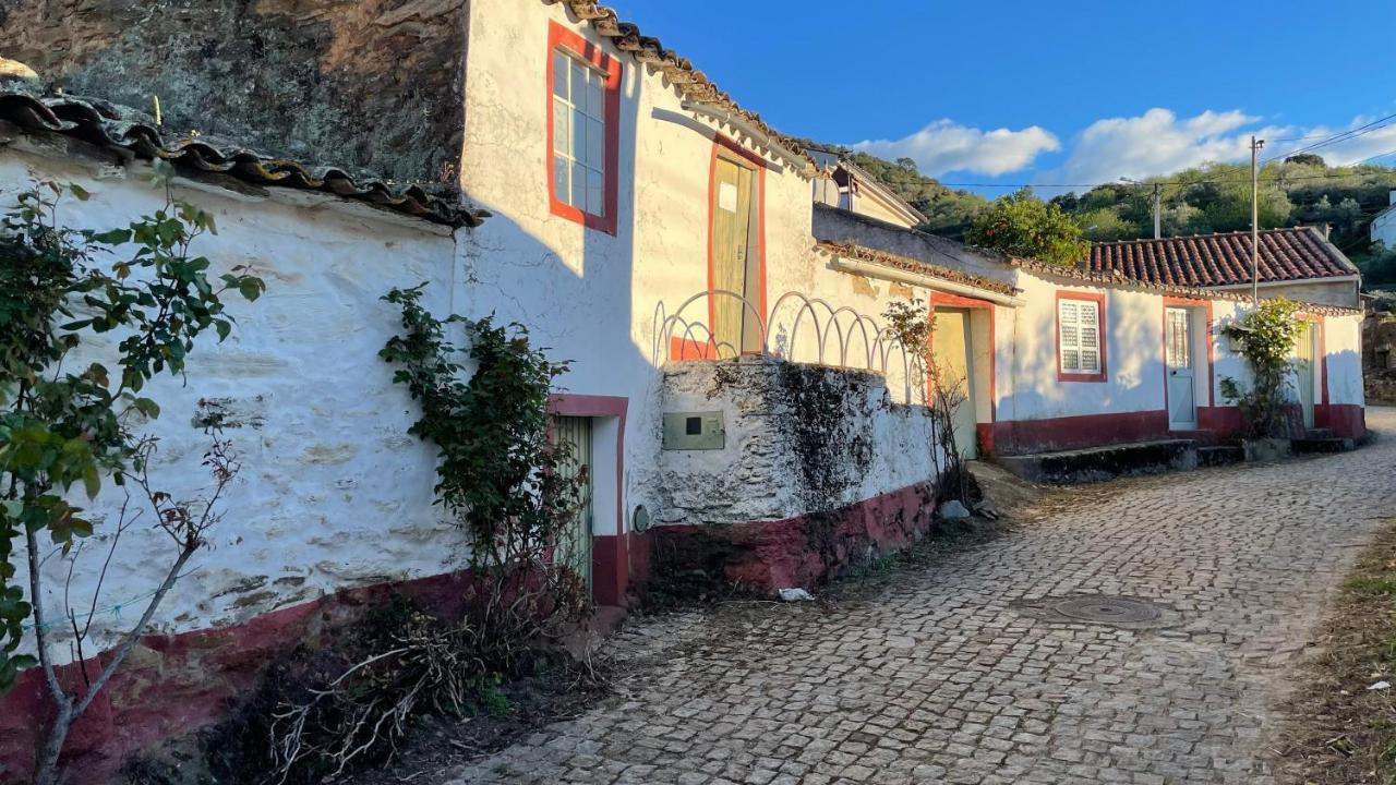 My Grandmas A Casa Das Avos Vale de Figueira Ngoại thất bức ảnh